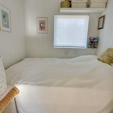 Two-bedroom Holiday In * هالس